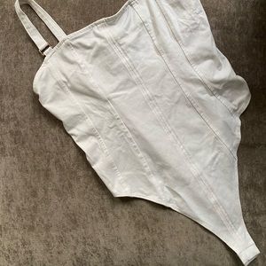 H&M Bodysuit w/ Gold Hardware

Size M

Like new, worn once